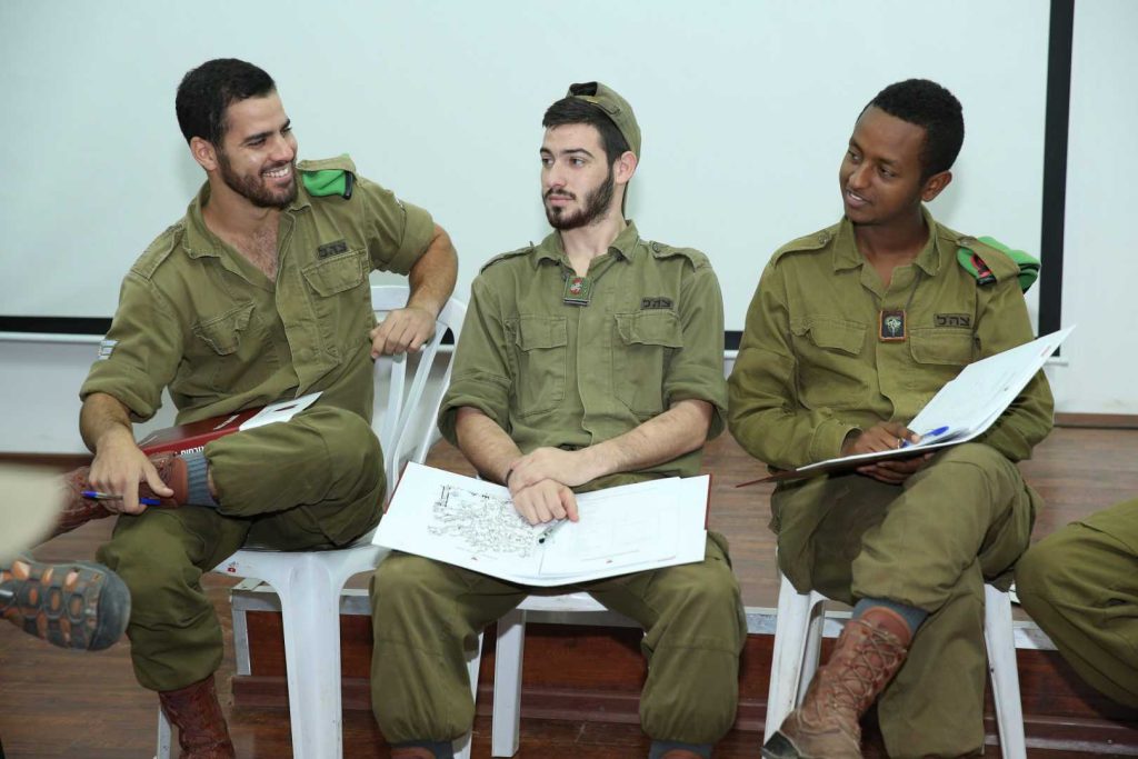 חיילים בסדנת מומנטם לאזרחות